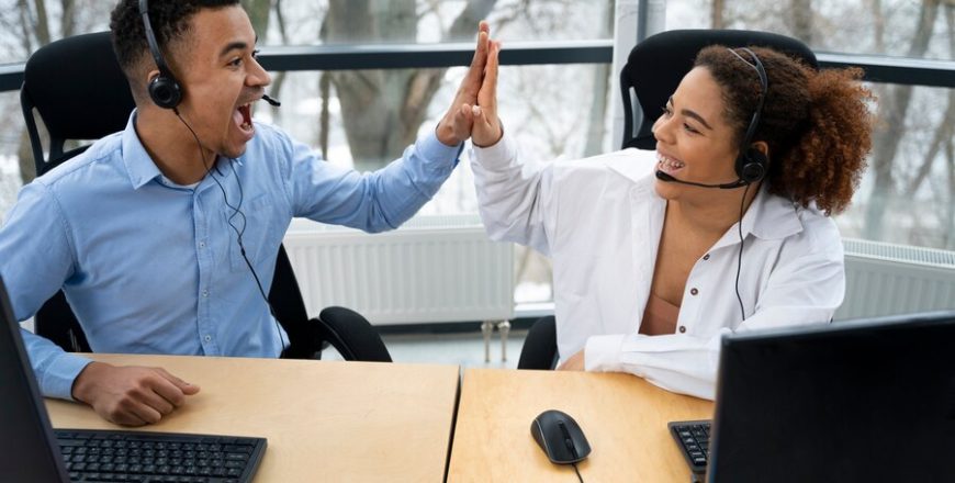 people-working-call-center_23-2149288167-870x440